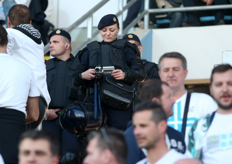 Zgodna policajka izazvala pomutnju na derbiju na Rujevici