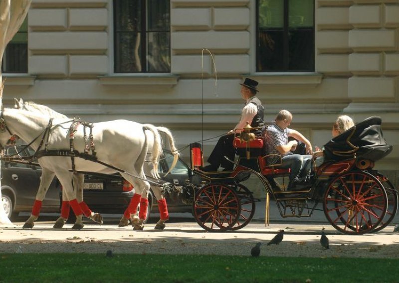 Zagreb dobiva kočije, SDP i HNS protiv odluke