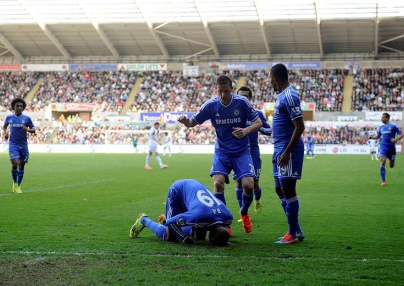 Chelsea s igračem više ostao u igri za naslov prvaka!