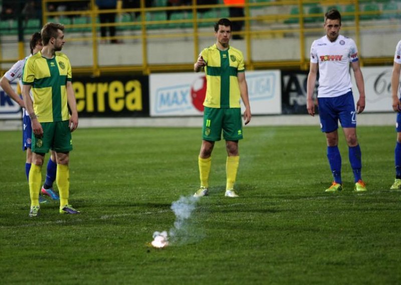 Istra zaustavila Hajduk u utakmici spornih sudačkih odluka!