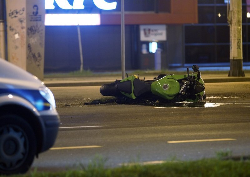 Mladić poginuo u padu s motora, drugi ozlijeđen