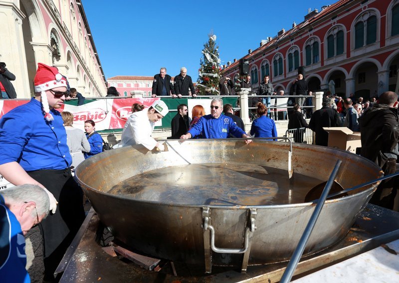 Čime se sve častilo na ulicama hrvatskih gradova?