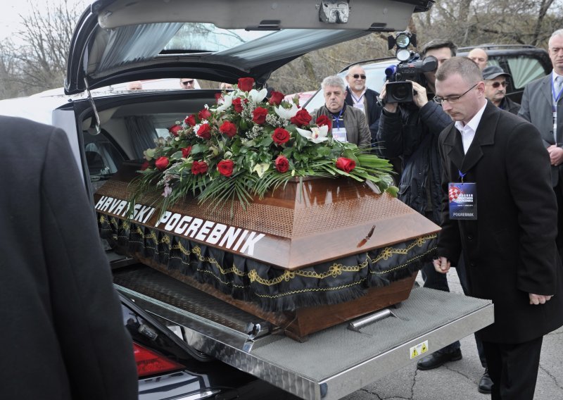 U sjeni pogrebničkog rata stižu najave o poskupljenju grobnih naknada i pogreba