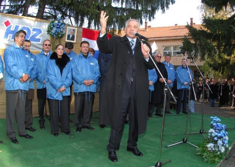 'Sanader je organizirao i rukovodio kriminalnim udruženjem'