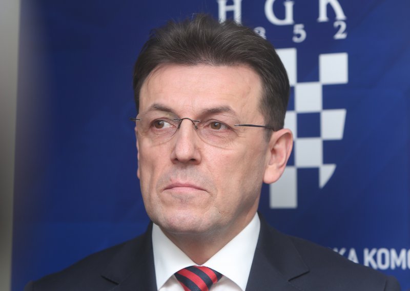 Burilović: Dijalog s dobavljačima prvi korak ka rješenju