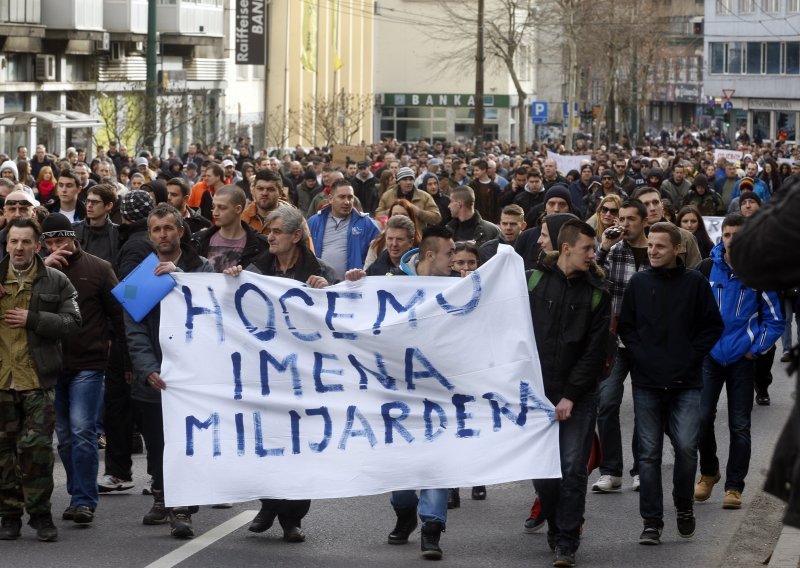 'Svijet nam se smije, nećemo paliti nego vratiti pare narodu'