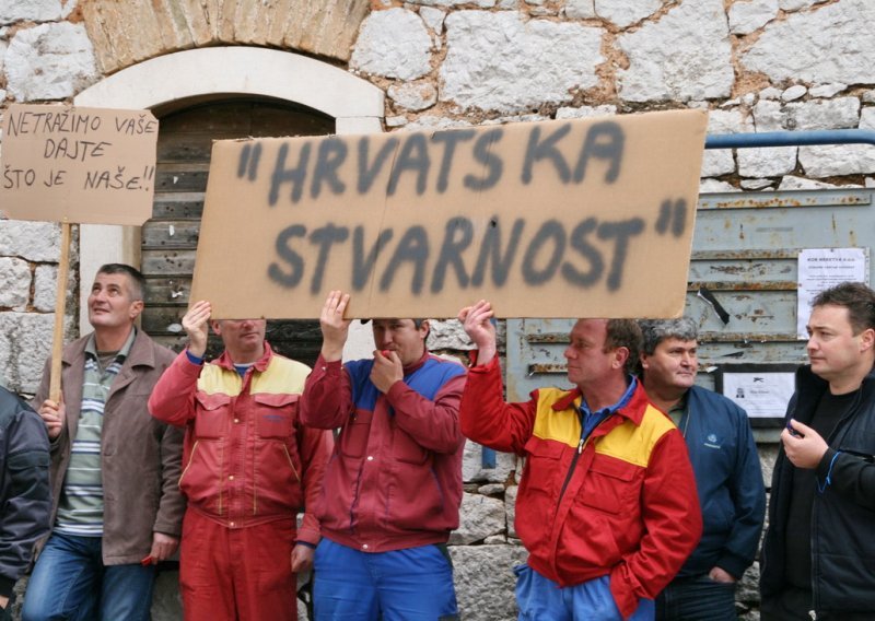 Radnici bez plaće prosvjeduju, vlasnik se skriva