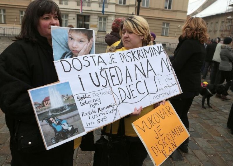 Roditelji djece s poteškoćama u razvoju ogorčeni na državu