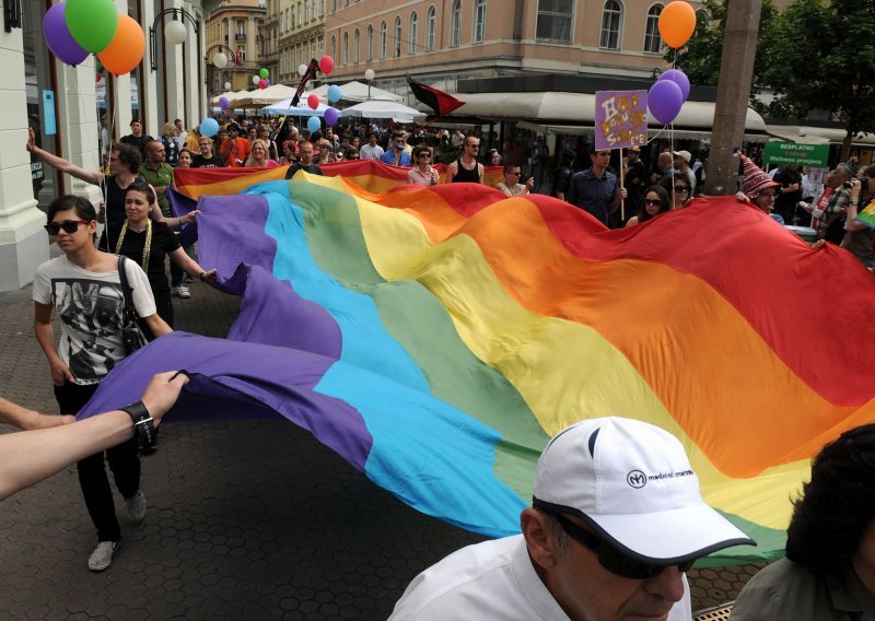 U Kolumbiji službeno priznat brak trojice muškaraca