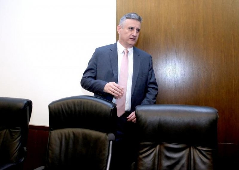 Karamarko brani suprugu: Što bi trebala, sjediti doma i gledati me na TV-u?