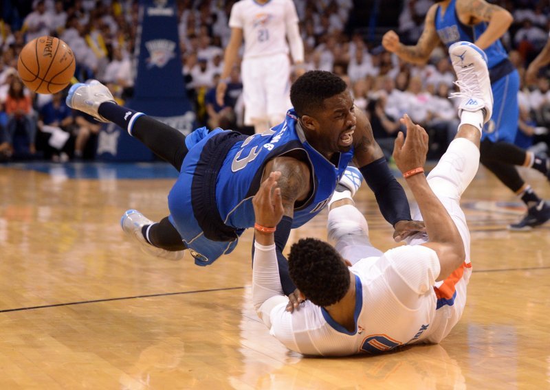 Curry zbog ozljede nije igrao, Warriorsi slavili; Dallas šokirao Oklahomu