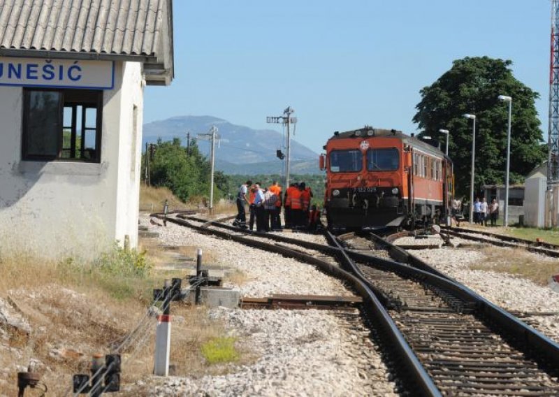 Iskliznuo vagon na pruzi Šibenik - Knin