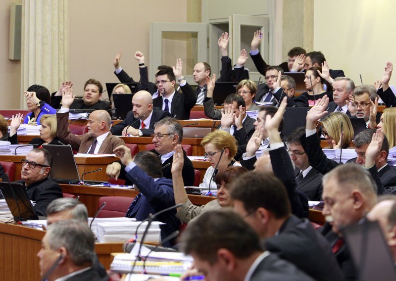 Ovo su plaće saborskih zastupnika!