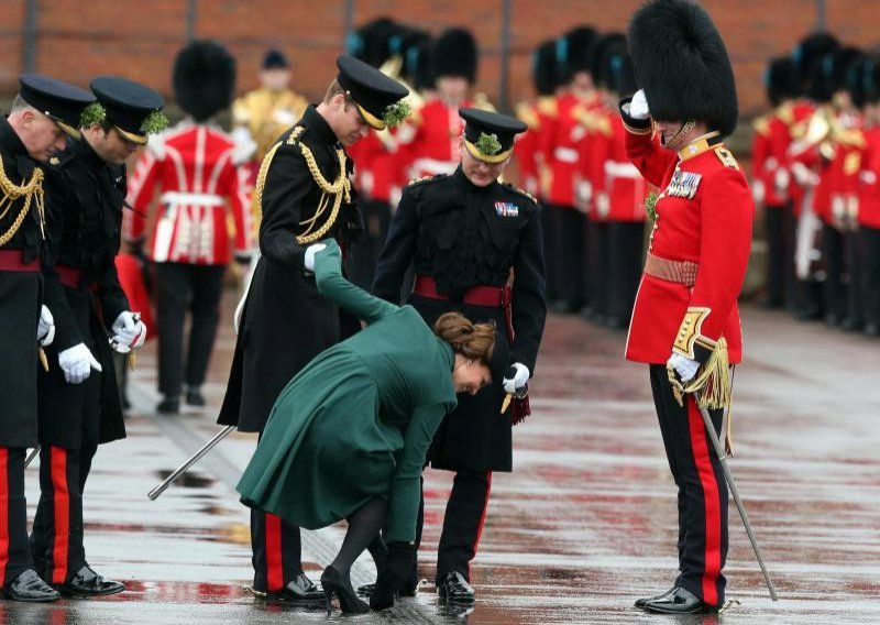 Kate Middleton graciozna i u neugodnim situacijama