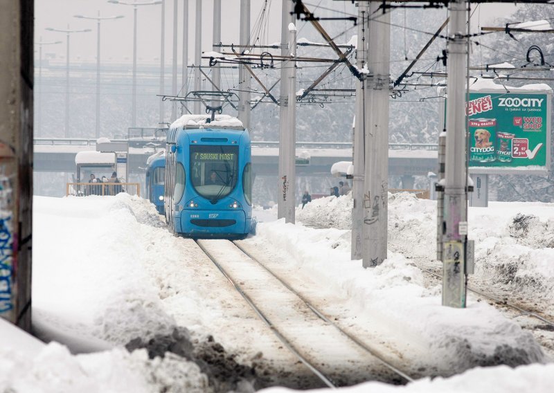 Promet stabiliziran, novi snijeg već popodne