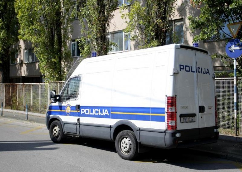 U masovnim uhićenjima dilera pao i krim-policajac