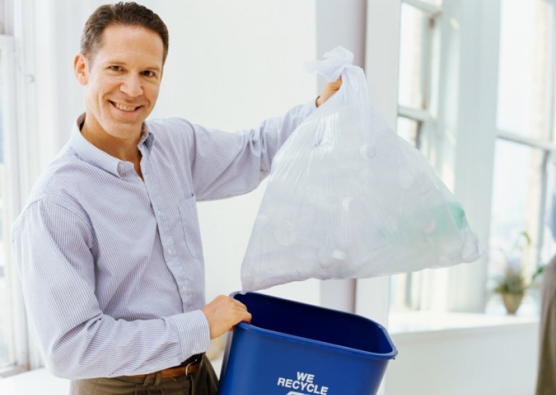 Muški posao je iznošenje smeća i čišćenje prozora