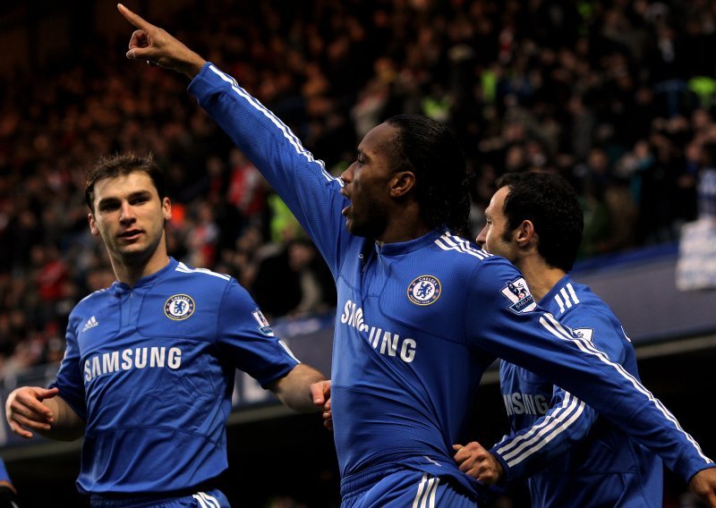 Drogba slomio Arsenal, Chelsea na vrhu