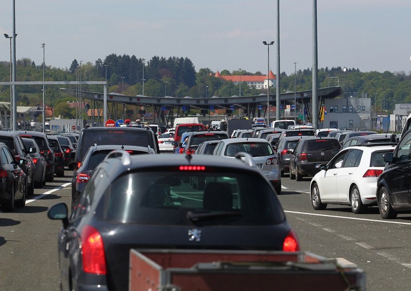 Pojačan promet prema unutrašnjosti i na graničnim prijelazima