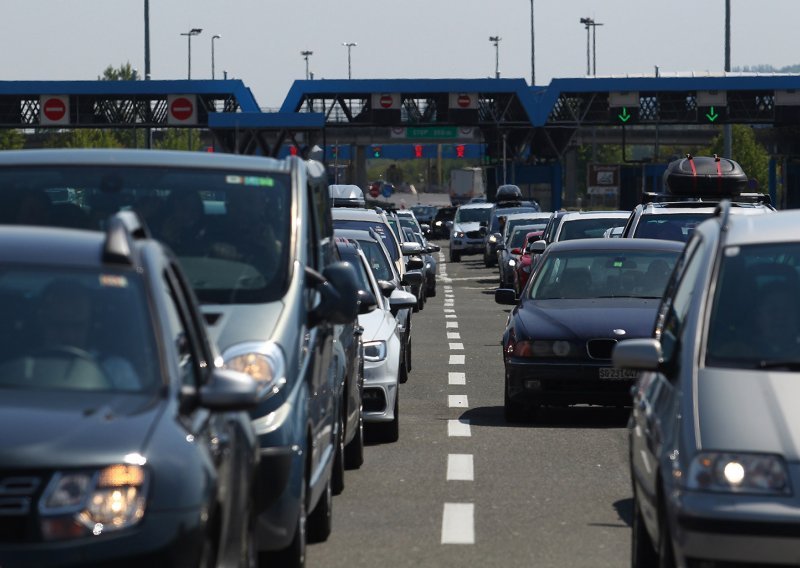 Ispred Zagreba kolona duga tri kilometra