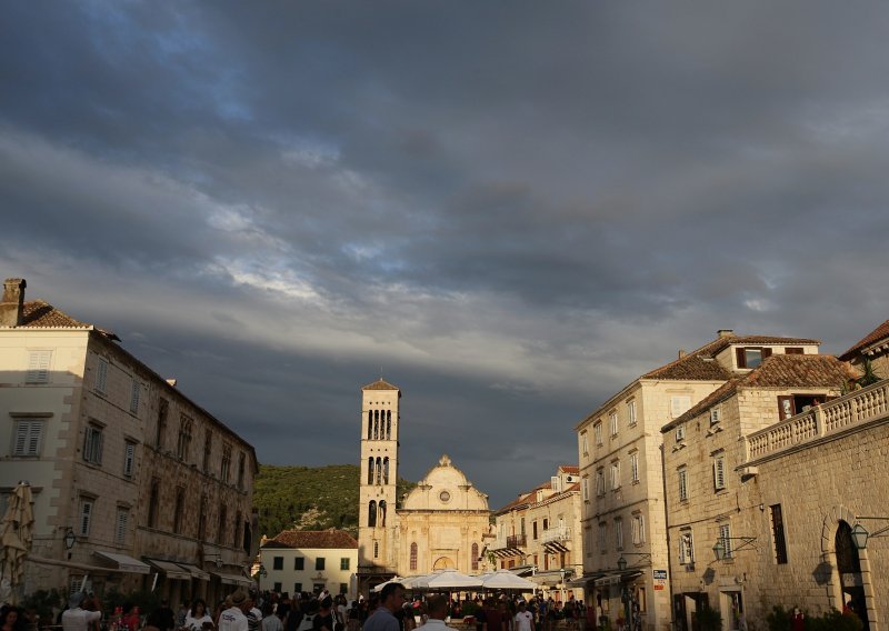 Sunce, oblaci, vjetar, pljuskovi, i tako još dva dana. A onda...