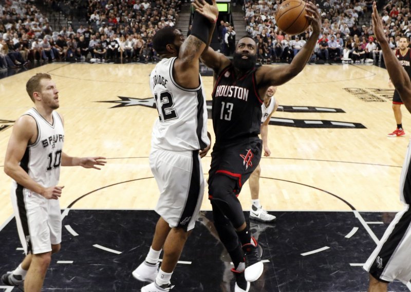 Houston u gostima pregazio San Antonio, Cleveland lako do pobjede