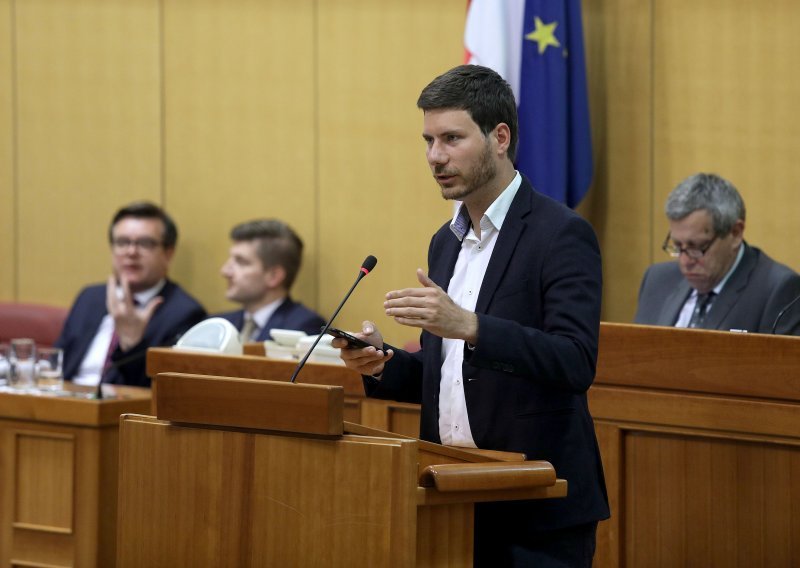 Pernar bi ukinuo državnu maturu