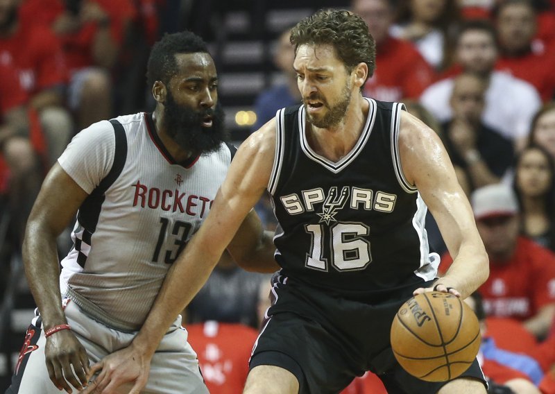 San Antonio ponizio Houston, nemoćni Harden zavapio: Teško je...