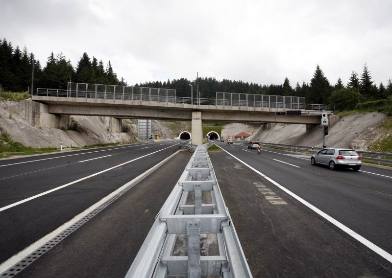 Otpala guma sijala strah na autocesti