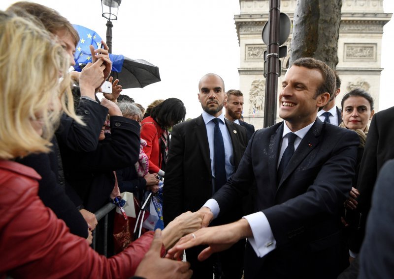 Macron odgodio predstavljanje ministara, želi 'besprijekornu' vladu