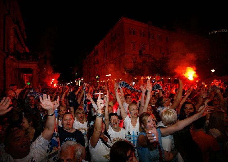 Rijeka priredila nezaboravan doček svojim nogometnim herojima!