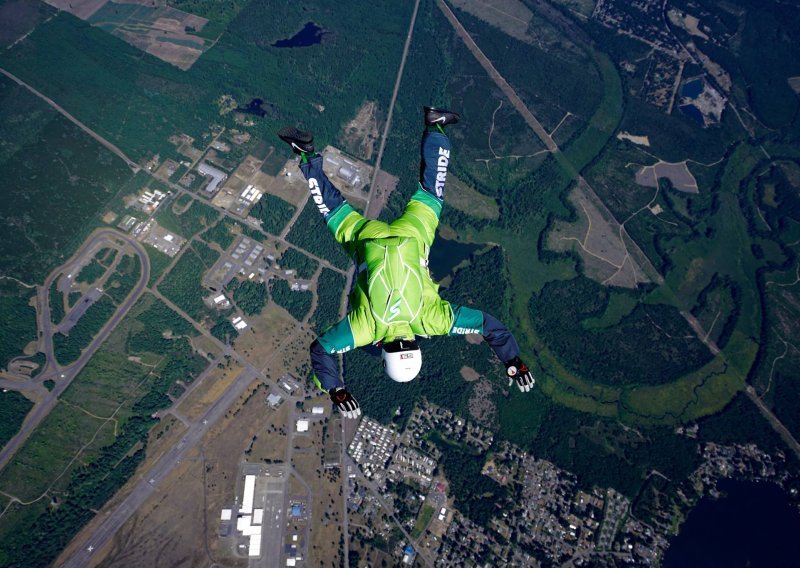 Skydiver će skočiti sa 7600 metara bez padobrana