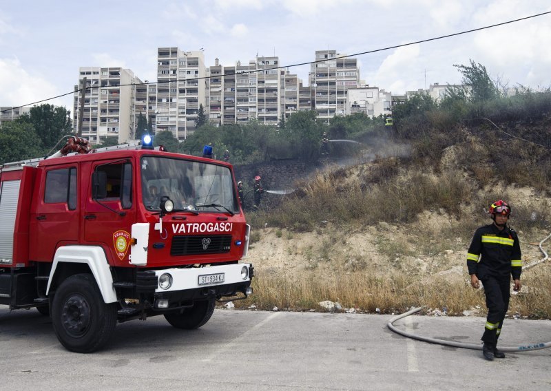 Gorjelo kod Sveučilišnoga kampusa u Splitu