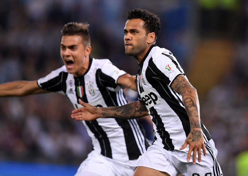 Dani Alves bio je jedan od junaka, a sada je za Juveove navijače - izdajnik!