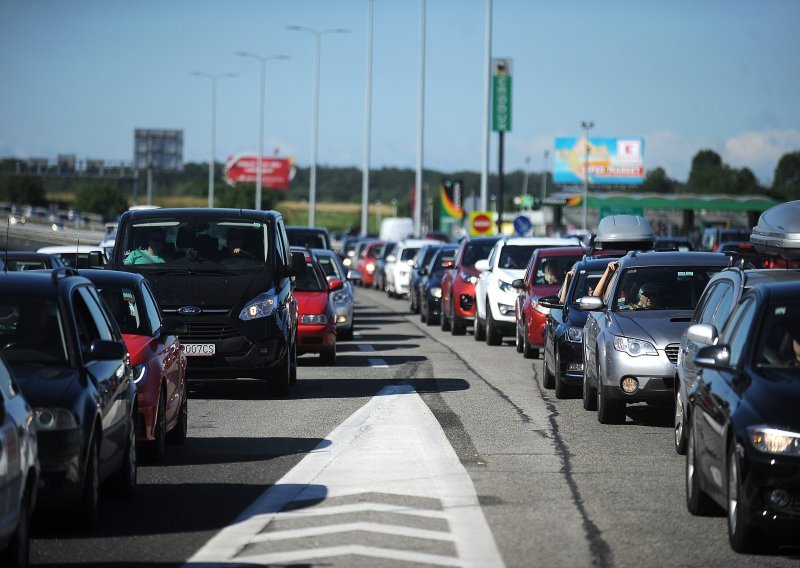 Pojačan promet, u koloni između Lučkog i čvora Karlovac