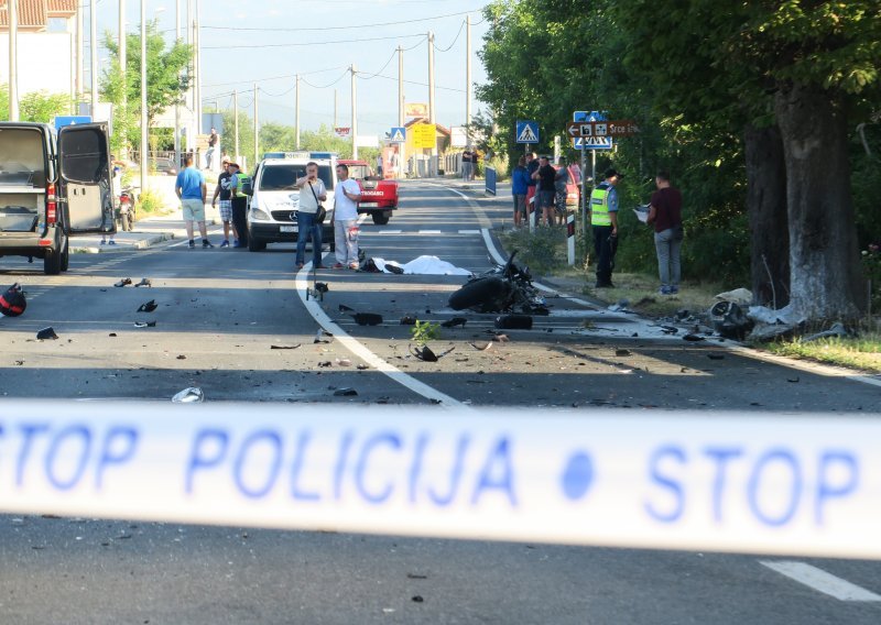 Četiri osobe poginule u dvije nesreće, dva motorista sudarila se s kamionom