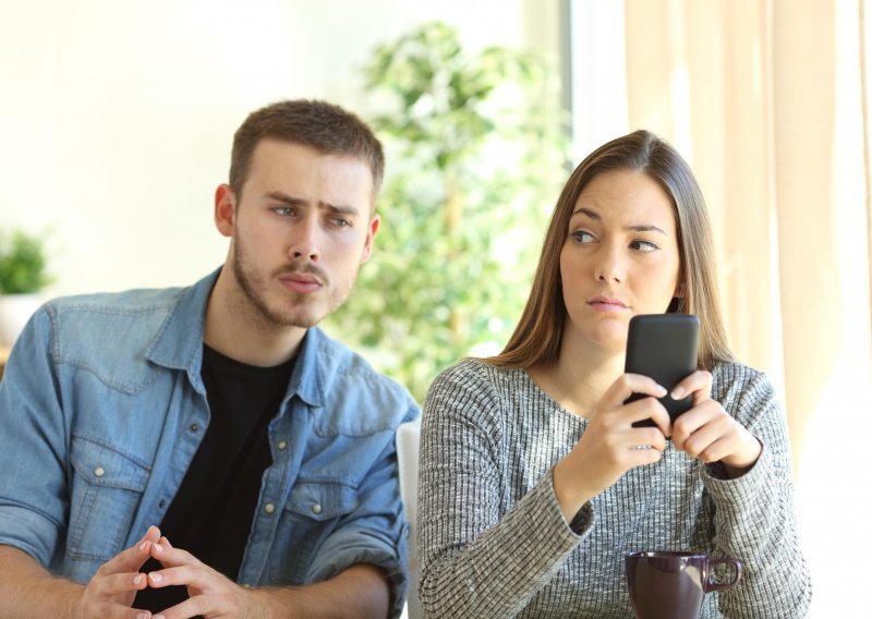 Tko vas prati pomoću vašeg smartfona? Doznajte uz pomoć ovih kodova