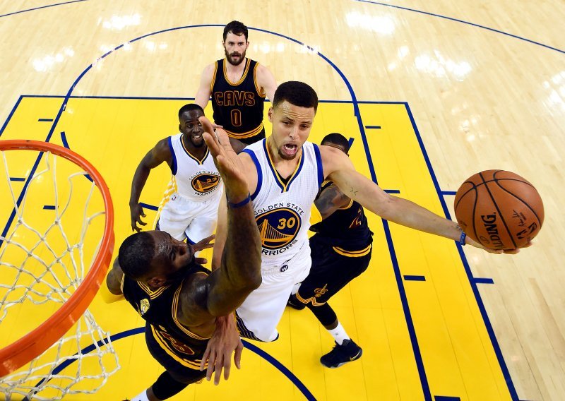 Curry i Thompson nadomak naslova: Uništili Cleveland u gostima!