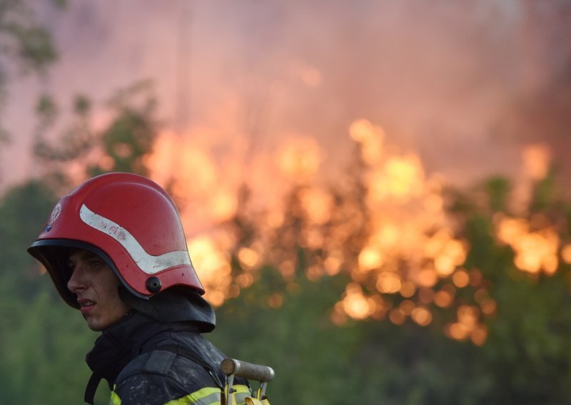 Situacija na požarištu na Kamešnici se popravlja