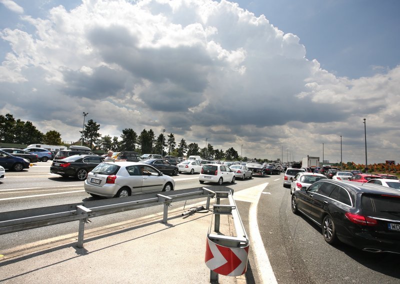 Lančani sudar izazvao gužvu na autocesti pred Zagrebom