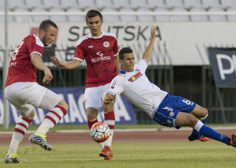 Pobjeda Hajduka nad Splitom u sjeni prijetnji treneru Pušniku