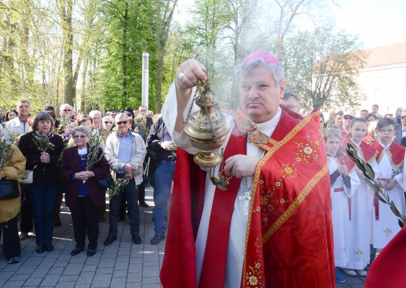 Biskup Košić raspalio po ministru Božinoviću: Ovo je protuhrvatska vlast!