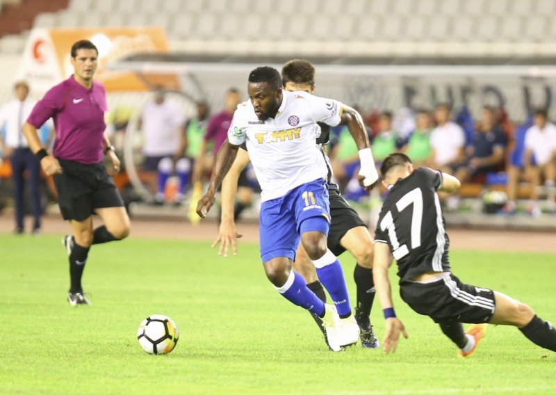 Hajduk na sablasno tihom Poljudu teškom mukom slomio čvrsti Slaven!