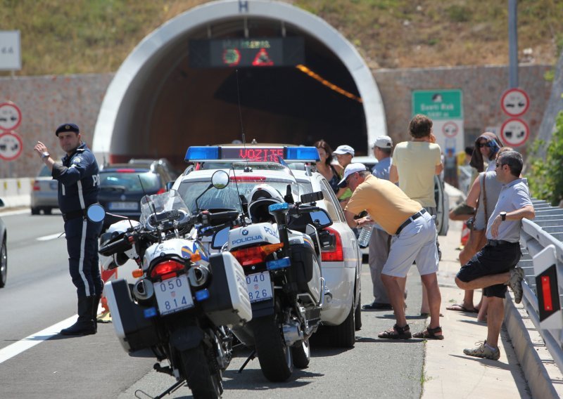 Tri nesreće usporavaju promet na A1, A3 i A6, gužve ispred tunela