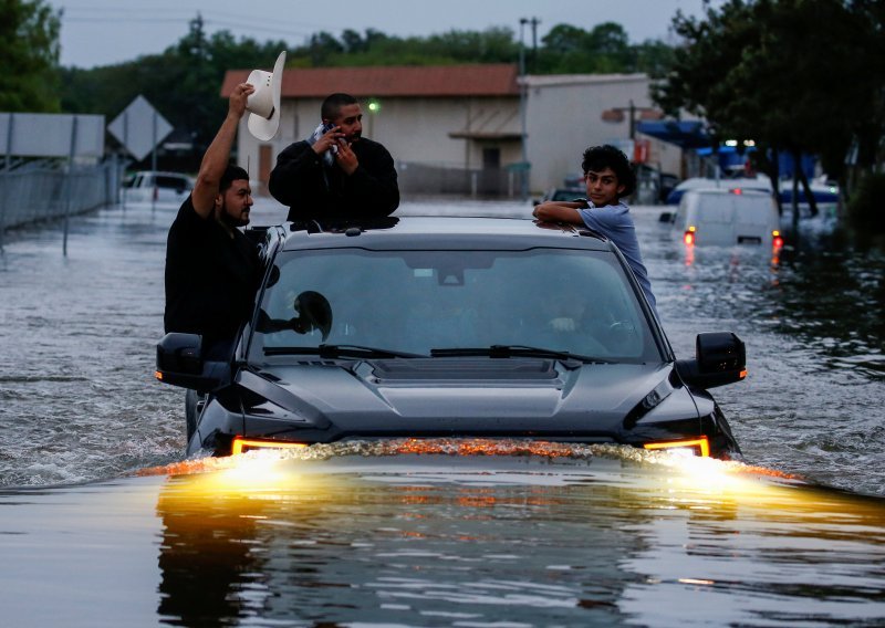 Dramatično u Houstonu: Pukao nasip, stanovništvo pozvano da bježi