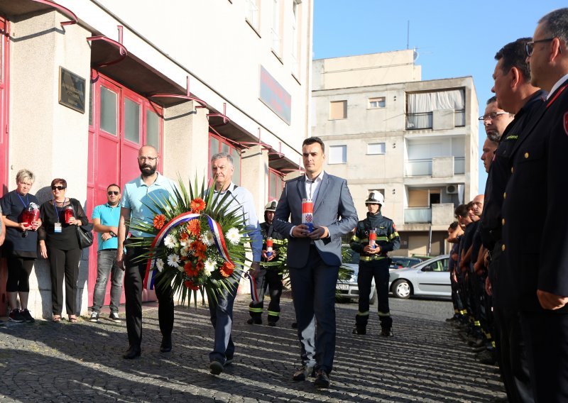 Šibenski vatrogasci prisjećaju se kolega stradalih u Kornatskoj tragediji