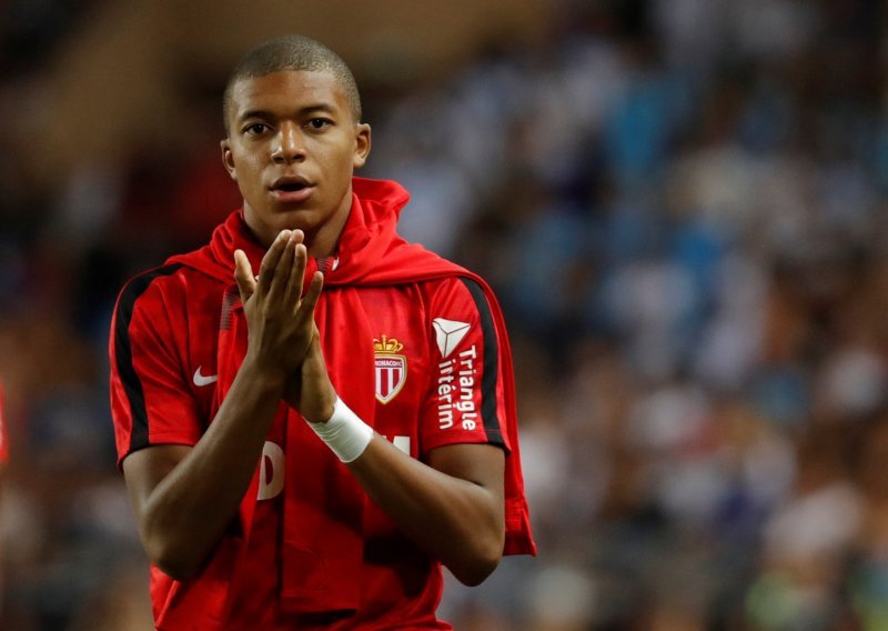 PSG odradio drugi najveći transfer svih vremena: Mbappe stigao na Park prinčeva