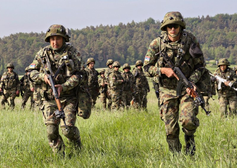 Građanima Srbije masovno stižu pozivi za vojne vježbe