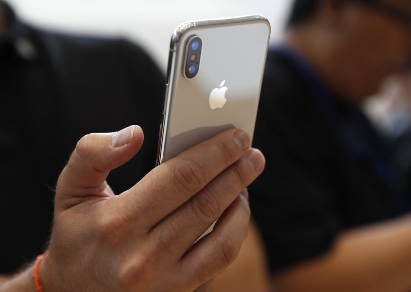 Želite iPhone X do Božića? To bi moglo teško ići