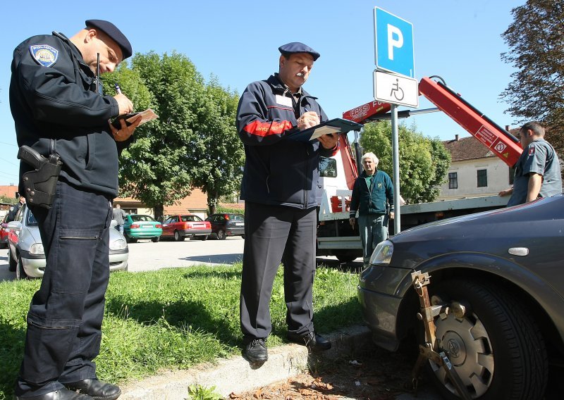 Policija lovi vozače koji nepropisno parkiraju na mjestima za invalide